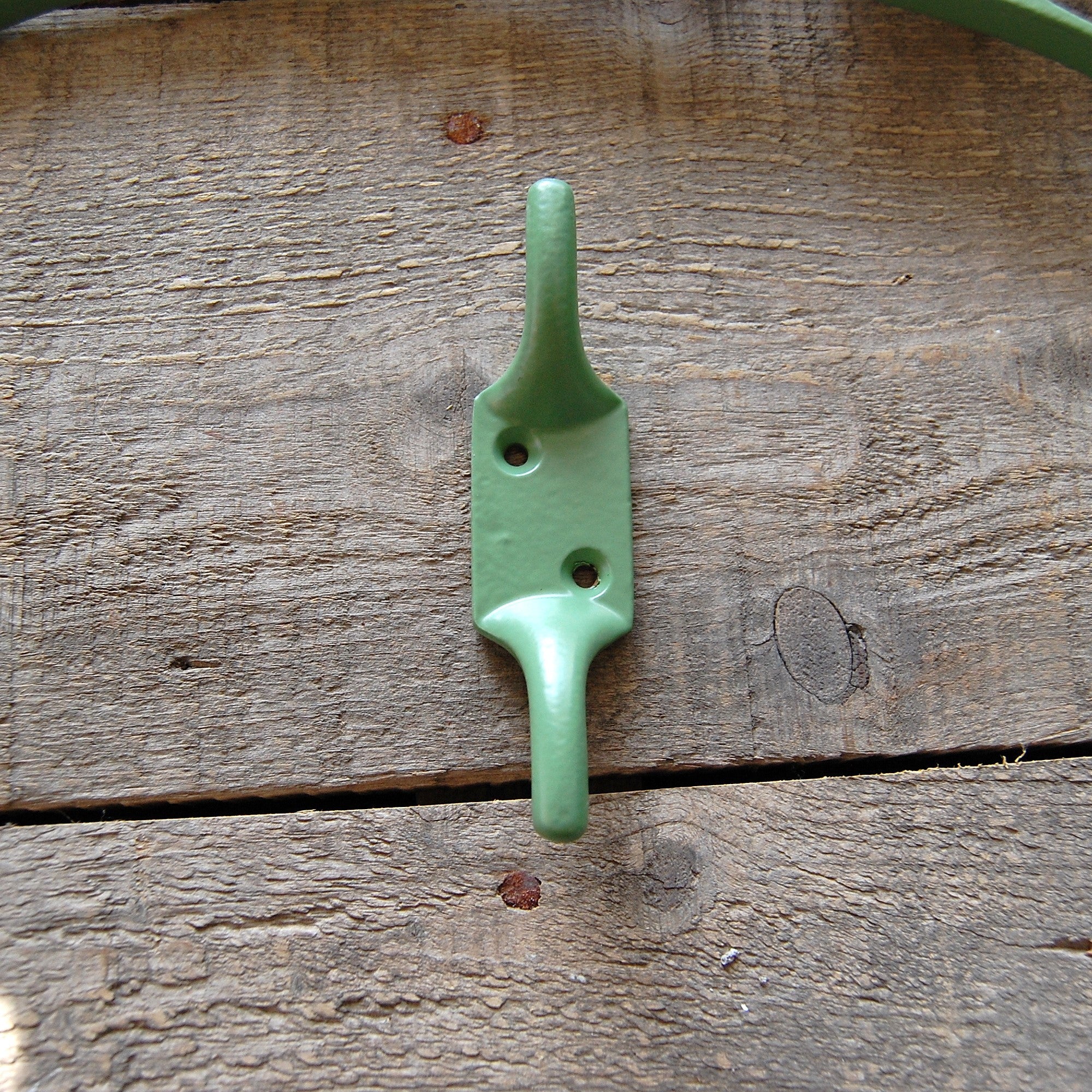 Sheila Maid ® Cast Iron Wall Cleat